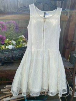 Women’s Size XS Ivory Lace Sleeveless Summer Dress -