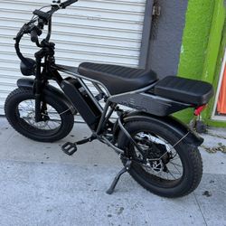 I RETROVOLT PRO EBIKE PEAK 2000W -TOP SPEED 38MPH-RANGE 90 MILES-HYDRAULIC SYSTEM BRAKES-EXTRA SEAT