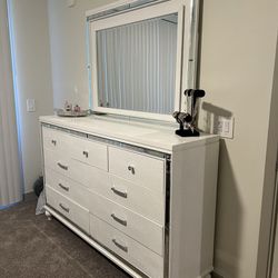 Dresser With Mirrors