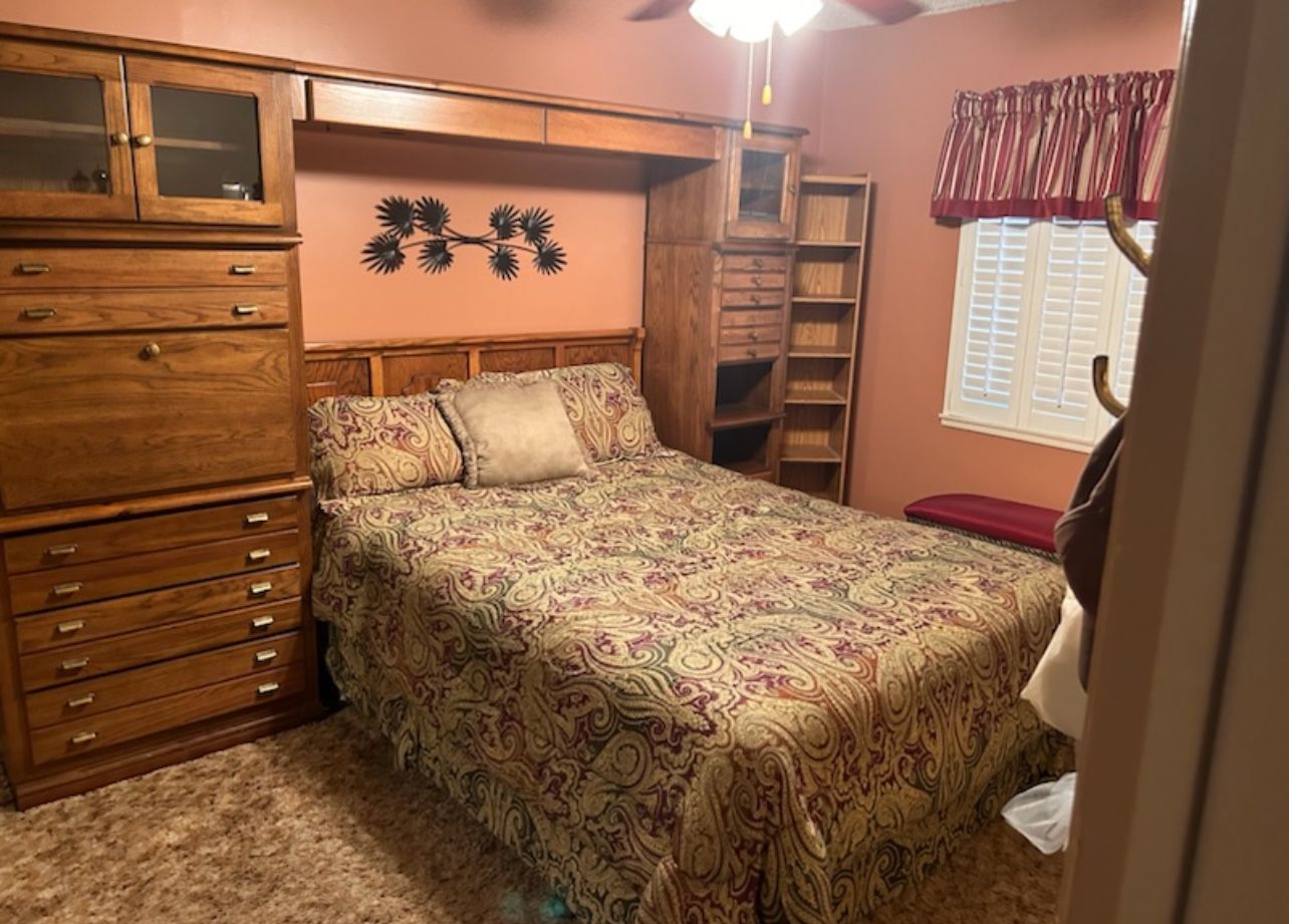 Oak Bedroom Sets Dressers Night Stands And Bed Frame 