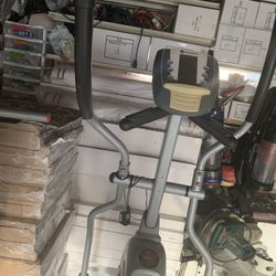 una Maquina Para aser ejercicio esta En buenas condiciones 