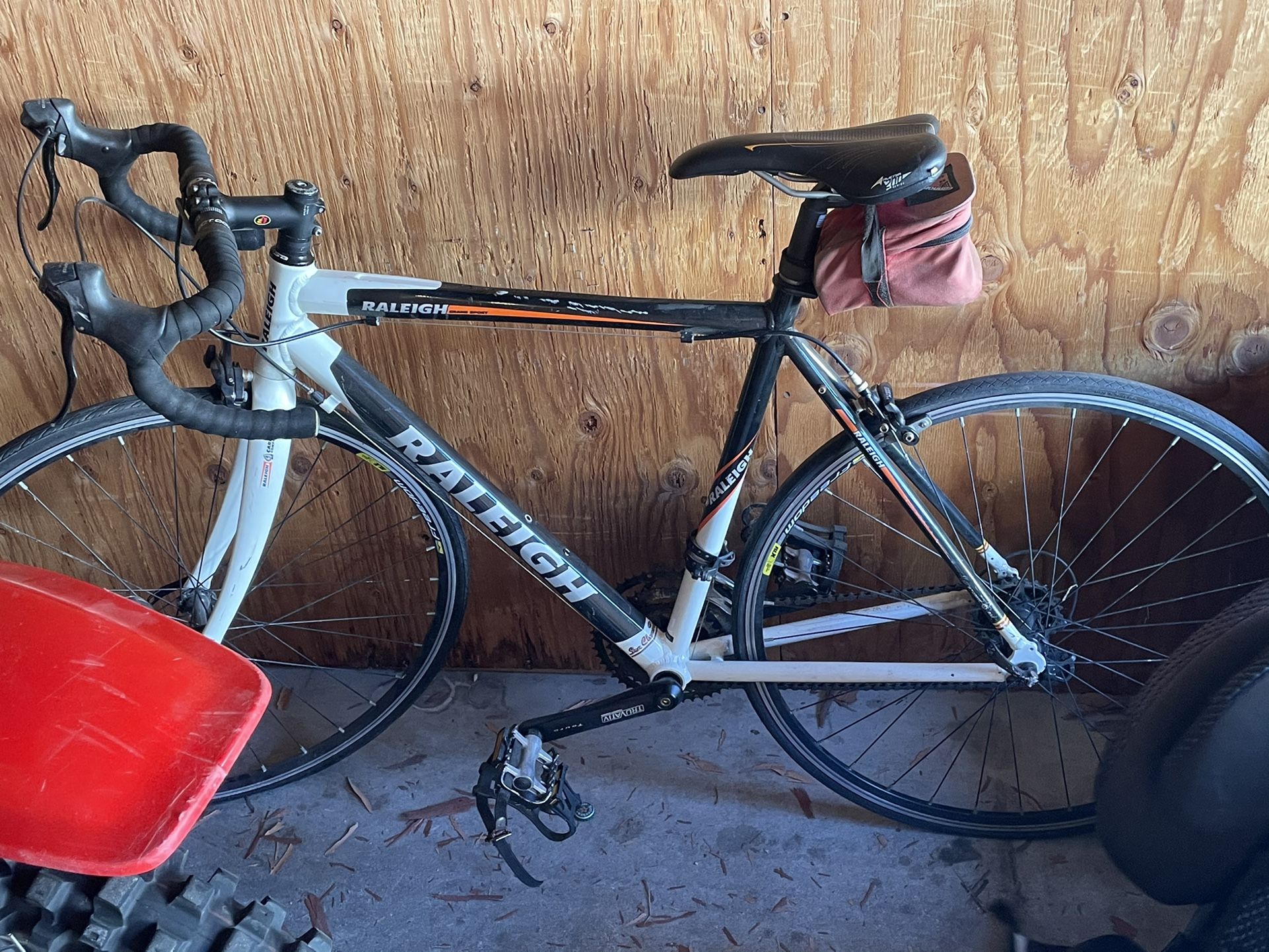 Raleigh Grand Sport atomic carbon fiber composite, alum triangle,