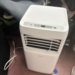 LOW PRICE MOVING- MIDEA $650 RETAIL PORTABLE AC AIR CONDITIONER 