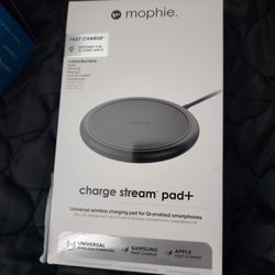New mophie charge stream pad+ - 10W Qi Wireless Charge Pad - Made for Apple iPhone Xr, Xs Max, Xs, X, 8, 8 Plus, Samsung, and other Qi-enabled devices