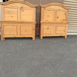 🎁2 TWIN SIZE SOLID WOOD BED FRAMES🎁
