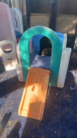 Play set toddlers need gone asap