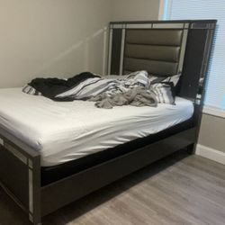 Queen Bed Frame ! 