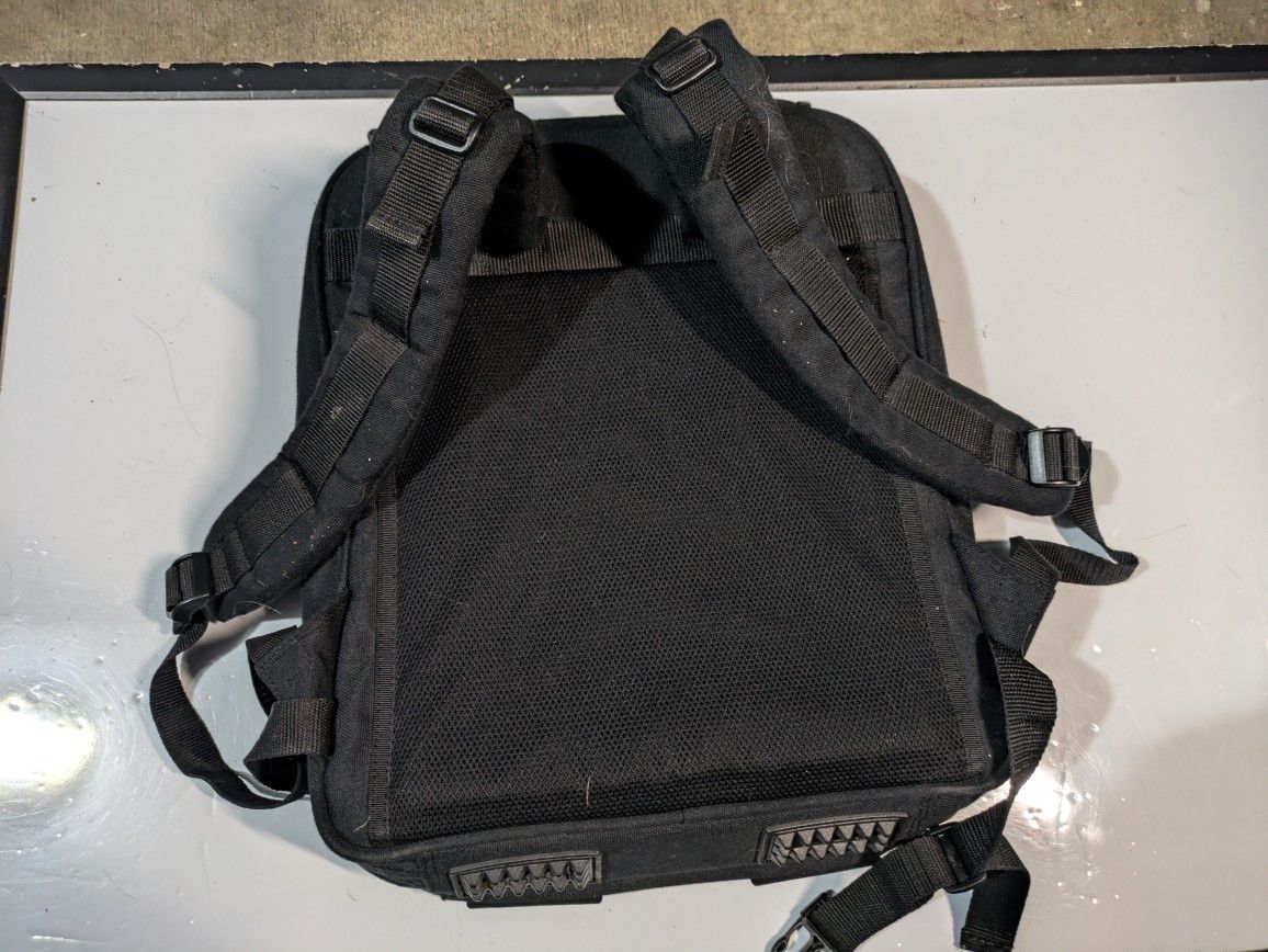 Targus Laptop Backpack Tons of Compartments , Like New,
