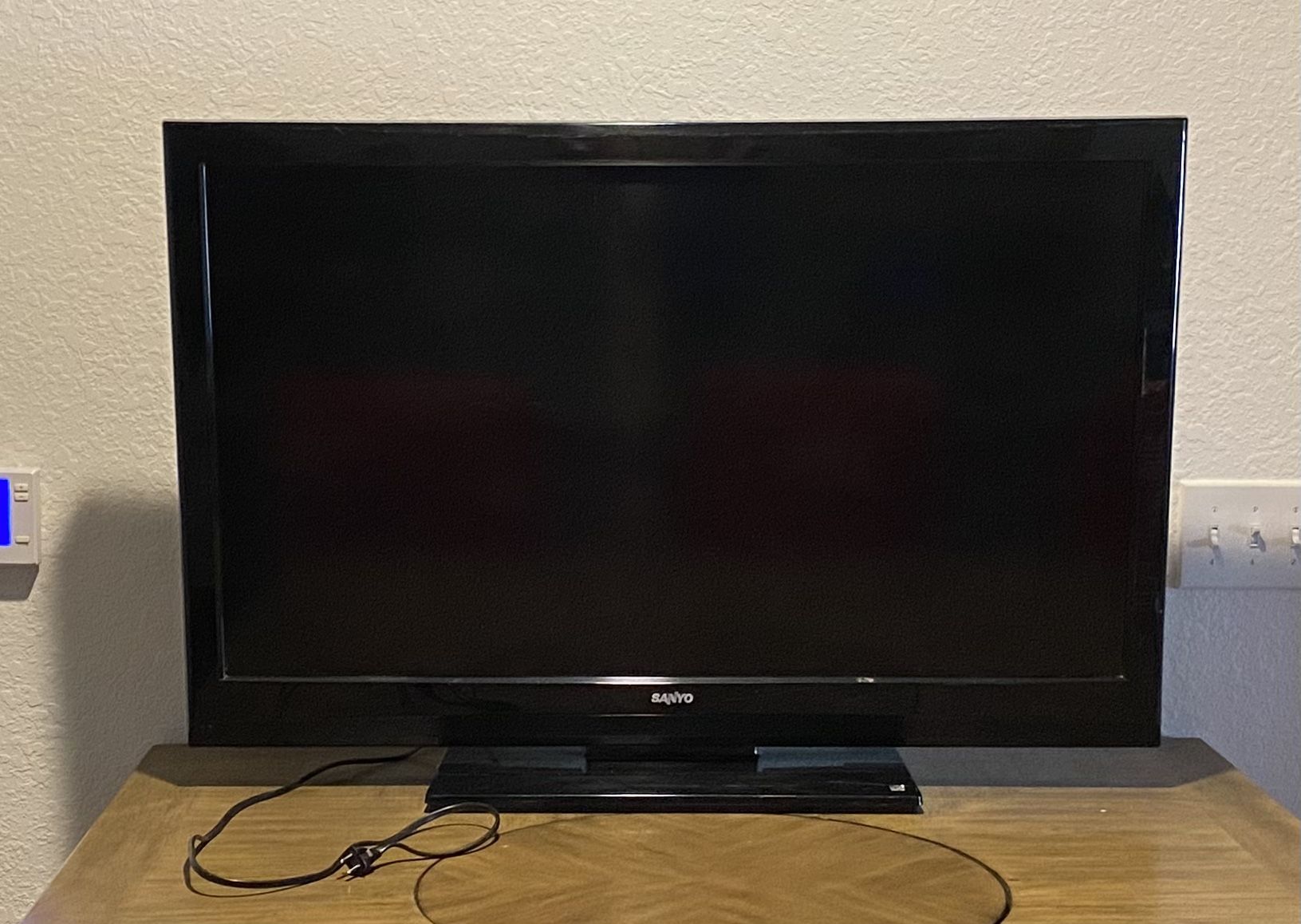 2 TVs 42” Inches Sanyo