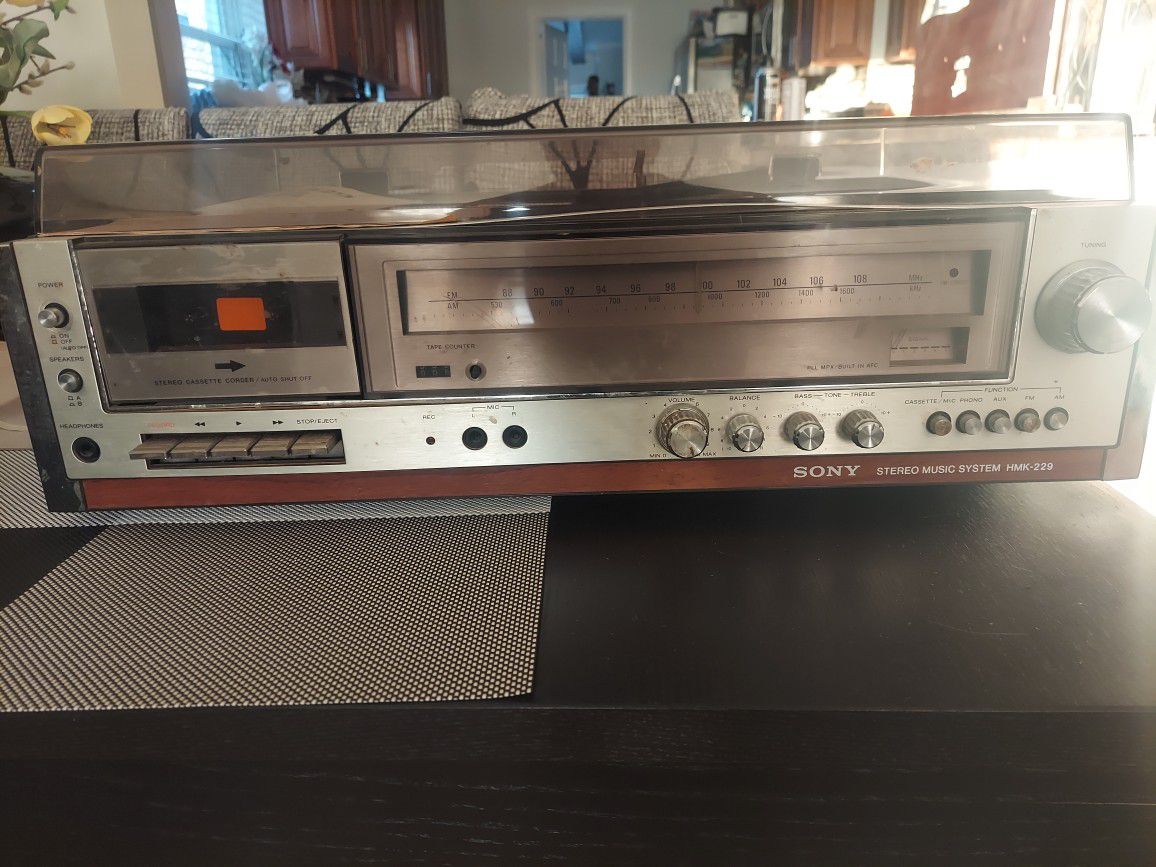 vintage  sony stereo music  system  (for parts or repair)