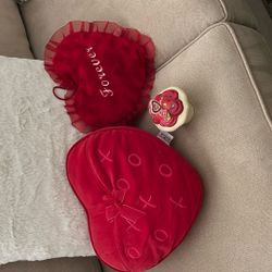 valentine lot : pillow woth card /note holder forever pillow cupcake trinket 