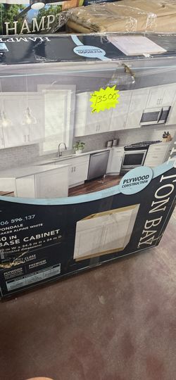 Avondale 30 in. W x 24 in. D x 34.5 in. H Ready to Assemble Plywood Shaker Base Kitchen Cabinet in Alpine White