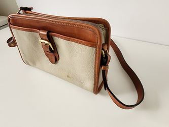 Liz Claiborne Leather Cream & Tan C.rossbody https://offerup.com/redirect/?o=Qi5hZw== Pockets