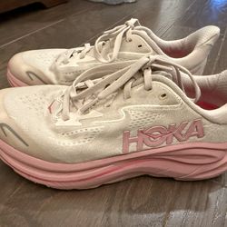 Hoka girls size 6b