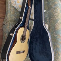 Hohner HC620 classical guitar
