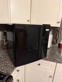Magic Chef 1.7 cubic ft mini fridge