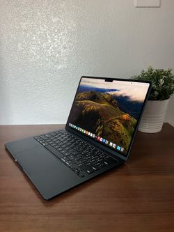Apple MacBook Air (13-inch, M3, 2024)