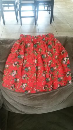 Size small juniors floral skirt