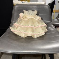 Vintage Cream and Pink Lace lamp shade. Has a pink stain on inside see pics 