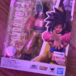S.H Figuarts son Goku super saiyan 4