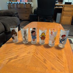 5 Warner Brothers 1973 Collectors Series Glasses