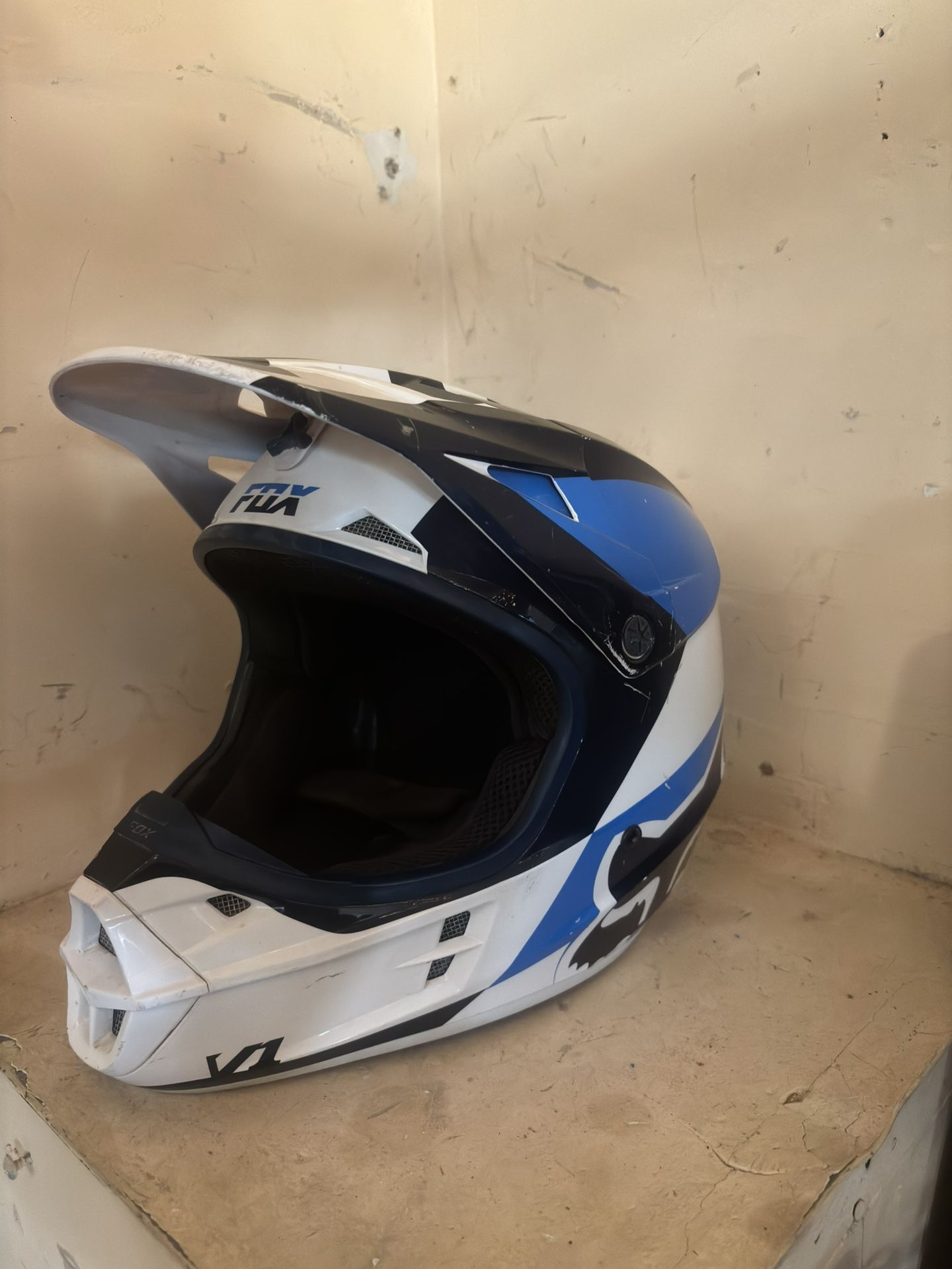 Fox V1 Dirtbike Helmet