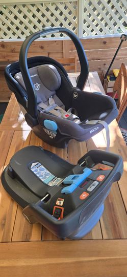 UPPAbaby Mesa V2 Carseat and Base