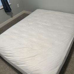 Queen Size Mattress With Mattress Cover And Comforter Set 