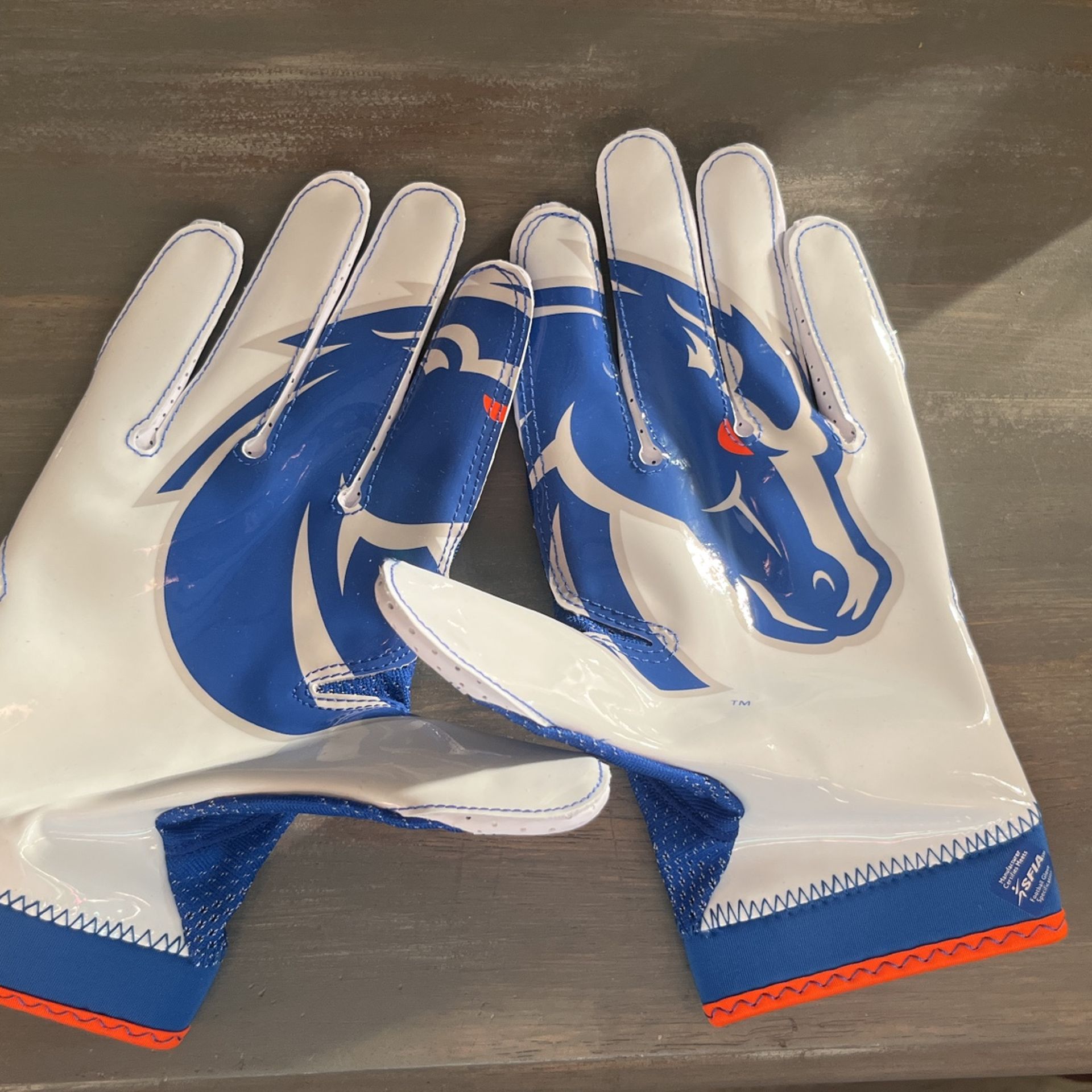 Supreme Football Gloves for Sale in Los Angeles, CA - OfferUp