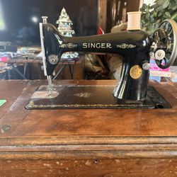 Vintage SINGER Sewing Machine, 1924 To 1926