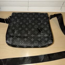 Louis Vuitton District Bag 