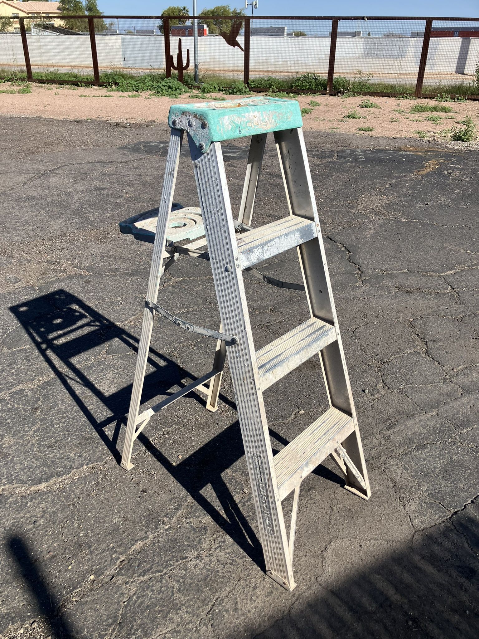 4 Ft ladder With Tray