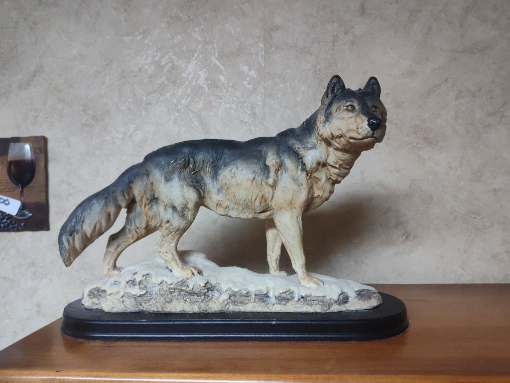 Wolf Statue 