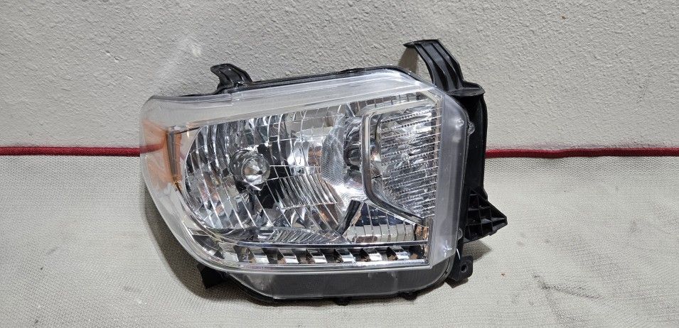 2014-2021 Toyota Tundra R/H headlight