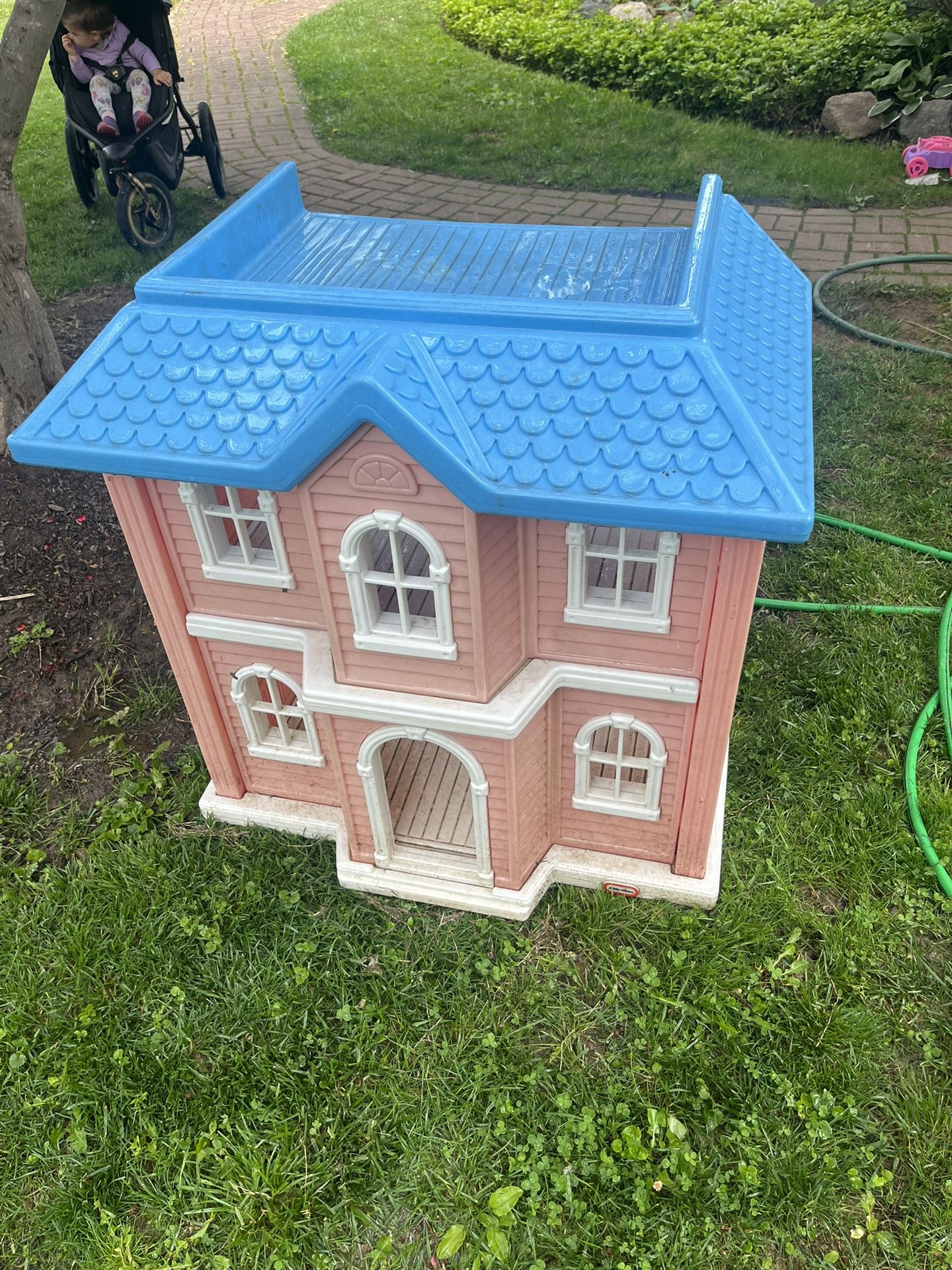 Large Doll House