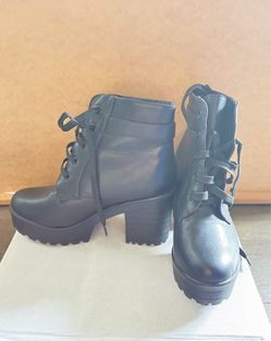 Black Lace-Up Platform  Boots - EU 37 / US 6.5