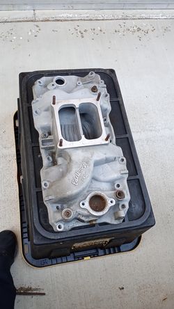 Edelbrock BBC Rectangular port