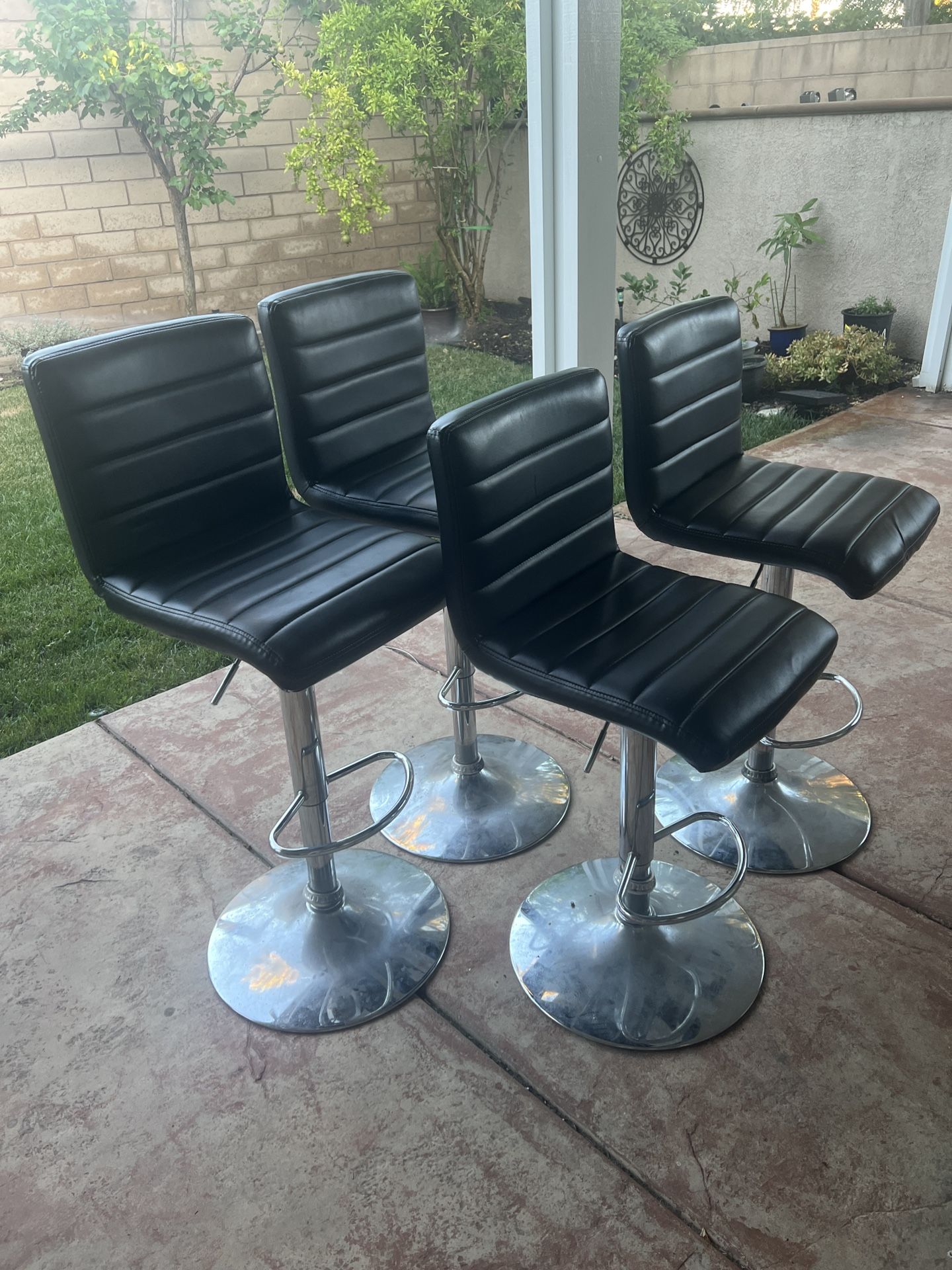 4 Adjustable Bar Stools