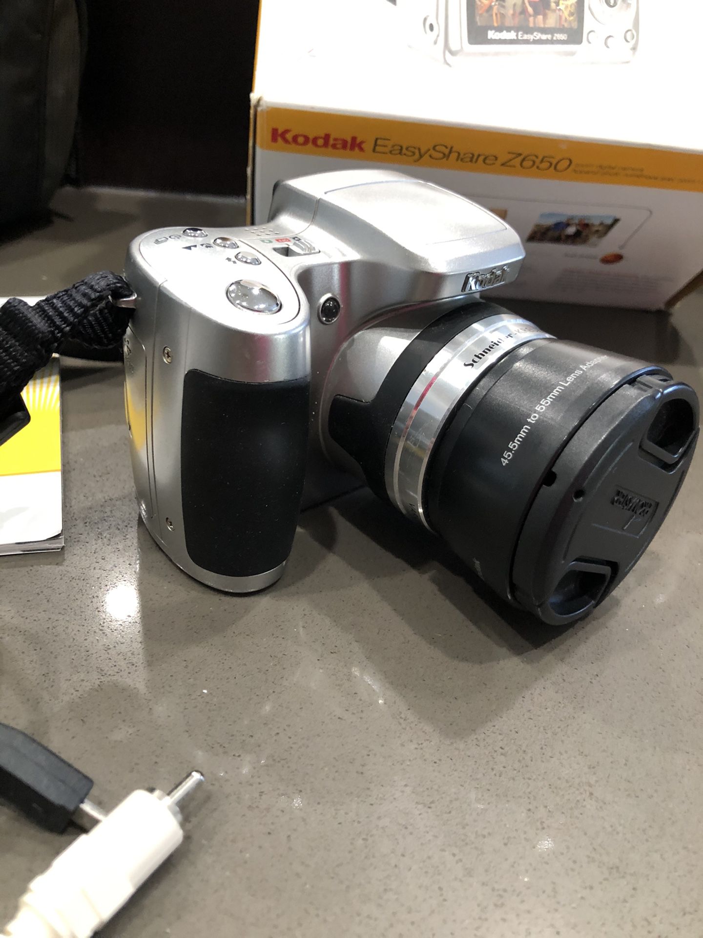 Kodak EasyShare Z650 Zoom Digital Camera 6.1 mo 10X Zoom