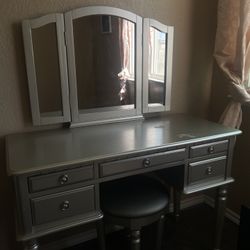 Dresser W Mirror 