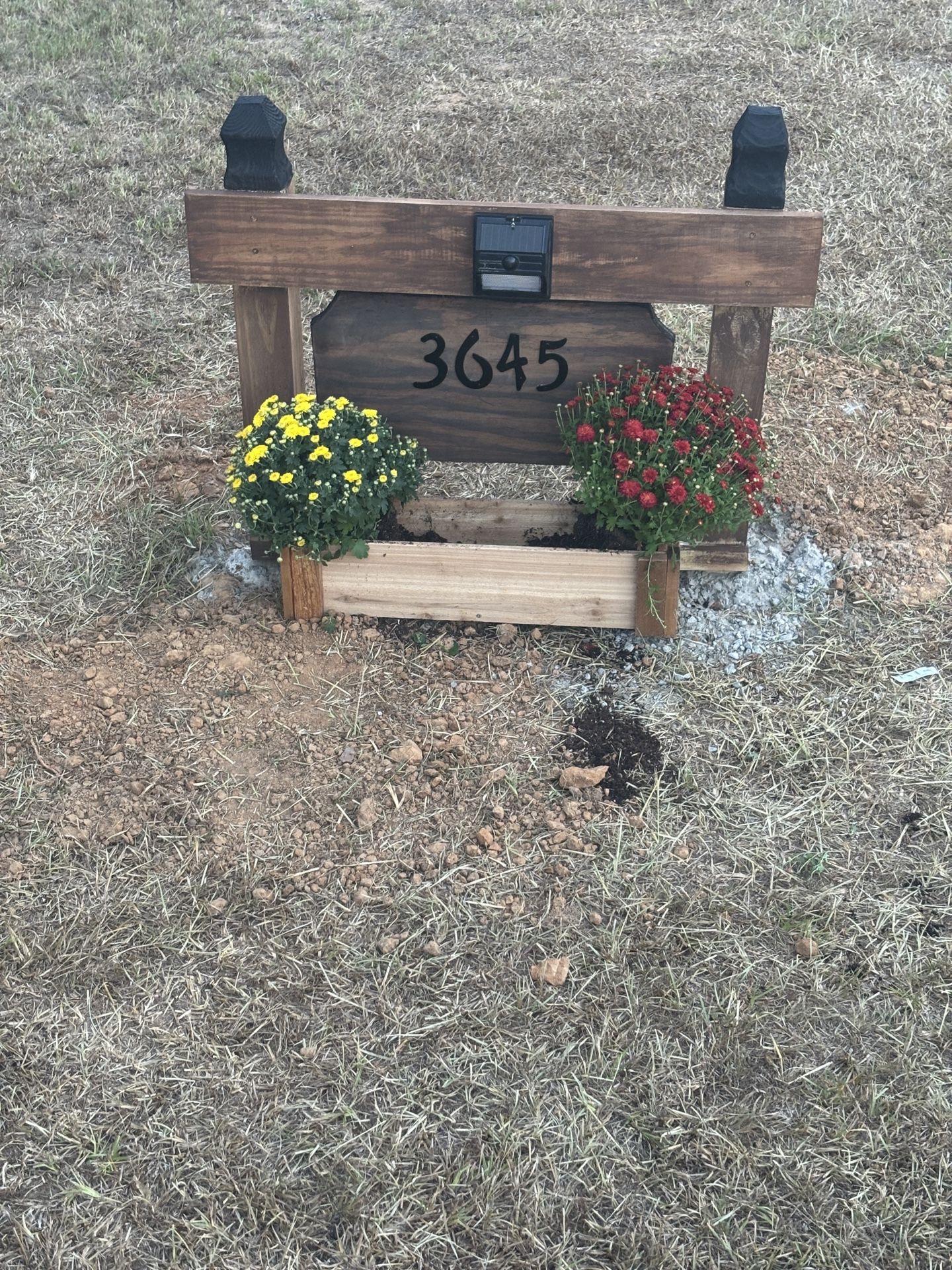 Address Yard Sign Plus Cedar Planter