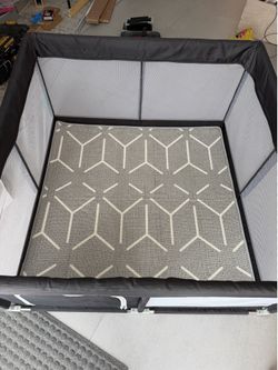 Free play pen