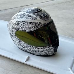 Motorcycle helmet