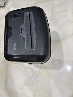 Staples 15-Sheet Cross-Cut Multi-Media Shredder.  
