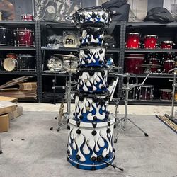 Dw Collectors Series drum Set. 