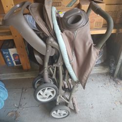 Good Double Stroller With A Cup Holder And A Spot To Put Your Keys Or A Small Wallet In While Walking 