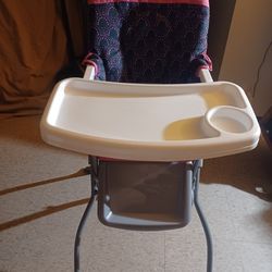 COSCO KIDS FOLDING HIGH CHAIR,EXCELLENT CONDITION ONLY PICK UP
