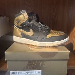 Air Jordan 1 Retro High OG Black/Metallic Gold