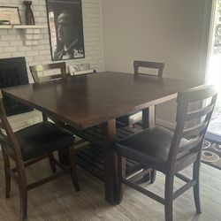 Wood Table And Chairs 