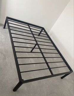 18” High Extremely Solid 3500 lb Capacity Metal Rounded Corner Legs Queen Bed Frame